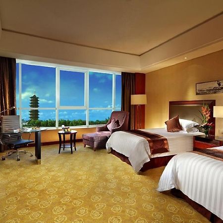 Jurong Yukun New Century Hotel Jiangsu Zimmer foto