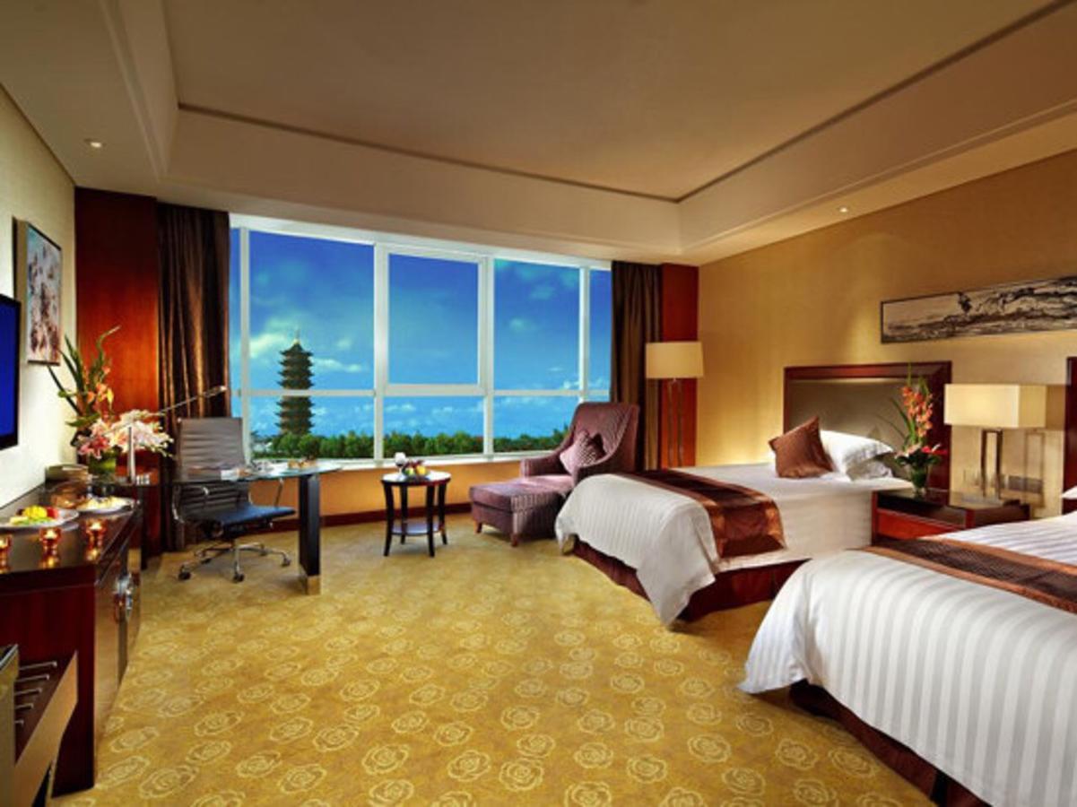 Jurong Yukun New Century Hotel Jiangsu Zimmer foto